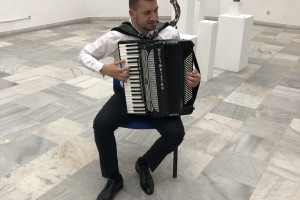 Виж снимка 2 Снимка номер 2 за Уроци по акордеон